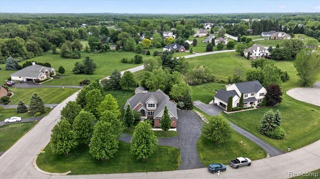 8746 N Hills Court, Howell, MI 48843