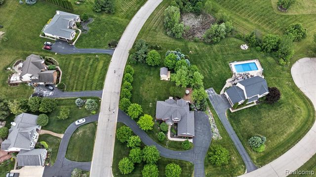 8746 N Hills Court, Howell, MI 48843