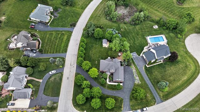 8746 N Hills Court, Howell, MI 48843