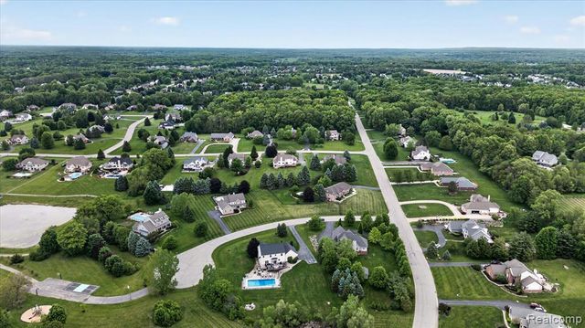 8746 N Hills Court, Howell, MI 48843