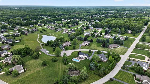 8746 N Hills Court, Howell, MI 48843
