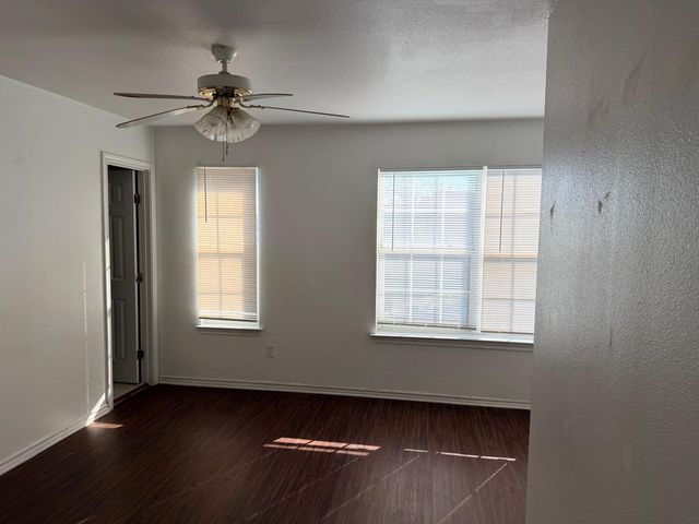 4600 Alamosa Street, Fort Worth, TX 76119