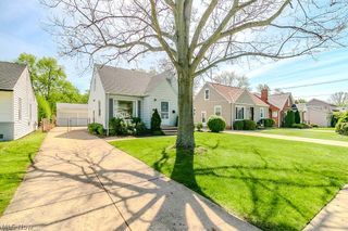 1297 Lander Road, Mayfield Heights, OH 44124