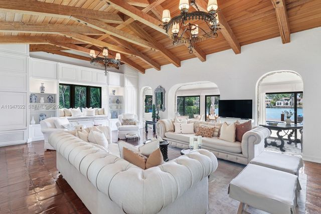 56 S Hibiscus Dr, Miami Beach, FL 33139