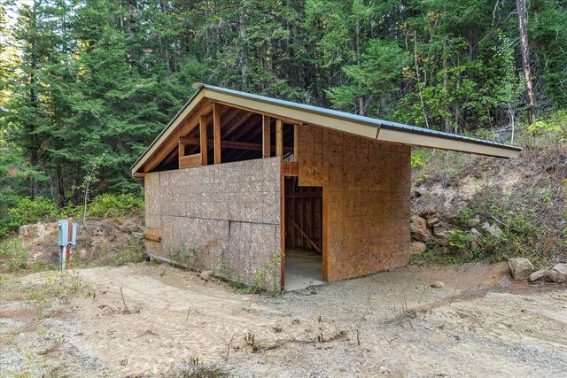 80 Virginia Ln, Newport, WA 99156