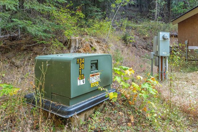 80 Virginia Ln, Newport, WA 99156