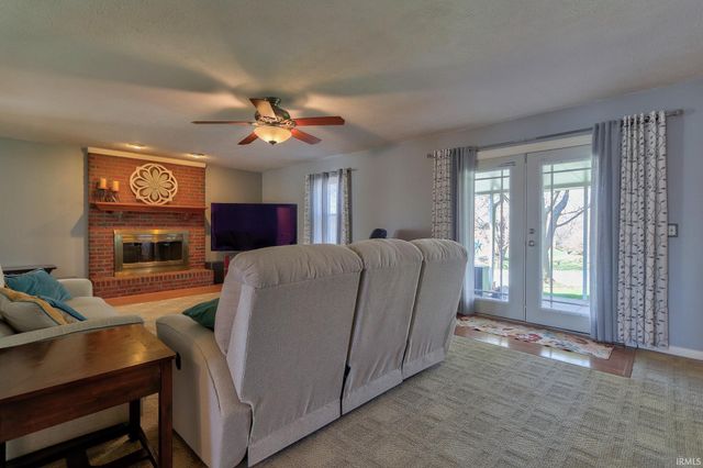 10124 Brookline Drive, Evansville, IN 47711