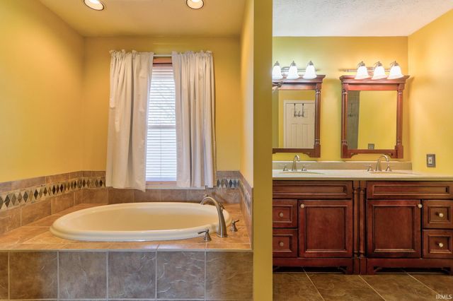 10124 Brookline Drive, Evansville, IN 47711