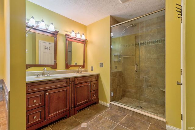 10124 Brookline Drive, Evansville, IN 47711