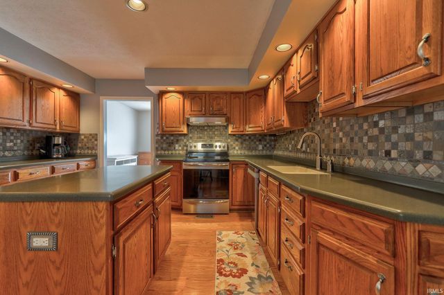 10124 Brookline Drive, Evansville, IN 47711