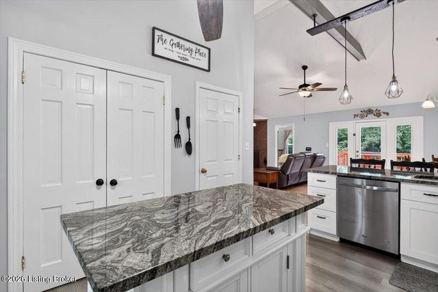 1811 Foxboro Rd, La Grange, KY 40031