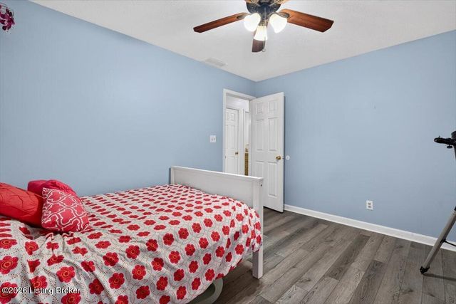 1811 Foxboro Rd, La Grange, KY 40031