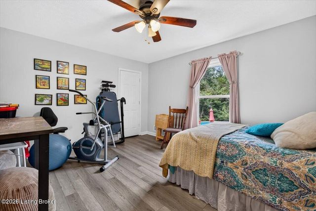1811 Foxboro Rd, La Grange, KY 40031