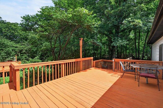 1811 Foxboro Rd, La Grange, KY 40031