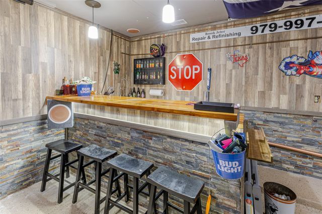 1305 Glenview Ln, Angleton, TX 77515