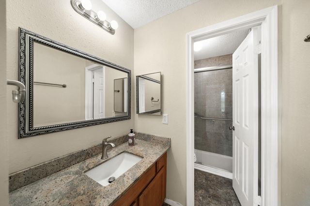702 W Country Grove Circle, Pearland, TX 77584
