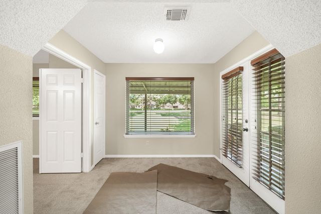 702 W Country Grove Circle, Pearland, TX 77584