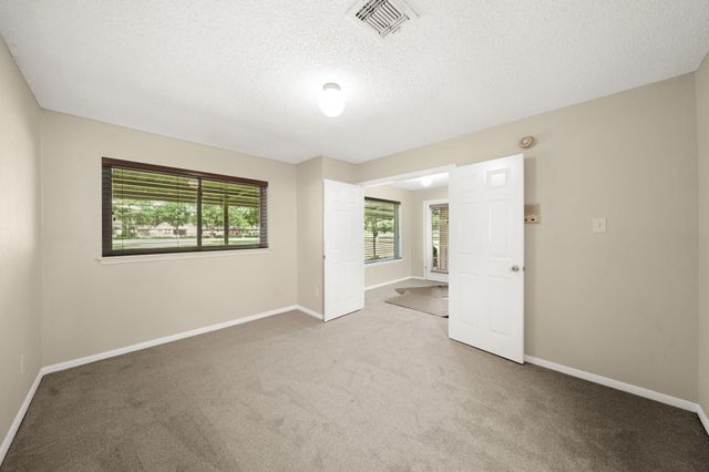 702 W Country Grove Circle, Pearland, TX 77584