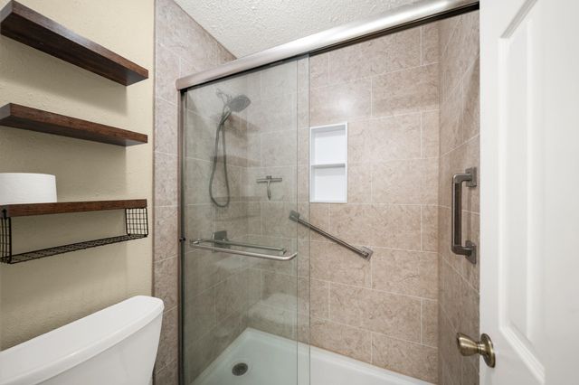 702 W Country Grove Circle, Pearland, TX 77584