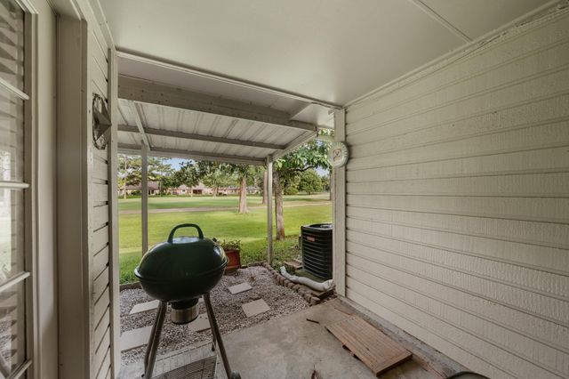 702 W Country Grove Circle, Pearland, TX 77584