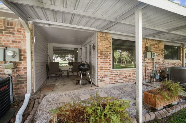 702 W Country Grove Circle, Pearland, TX 77584