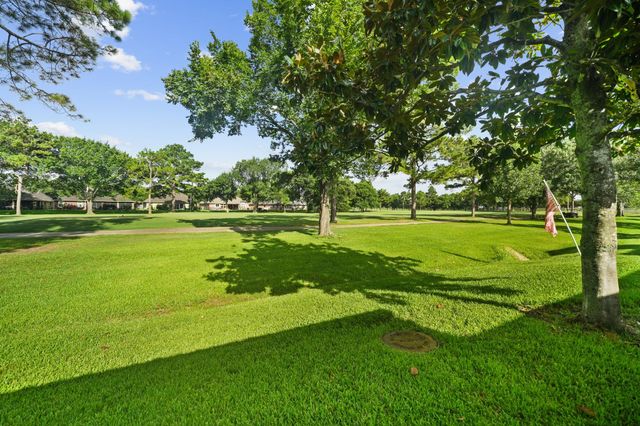 702 W Country Grove Circle, Pearland, TX 77584