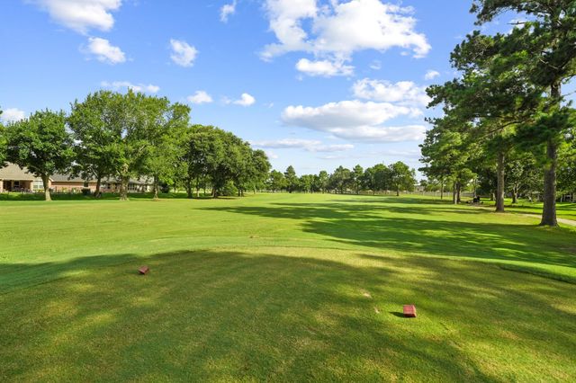 702 W Country Grove Circle, Pearland, TX 77584