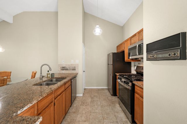 702 W Country Grove Circle, Pearland, TX 77584