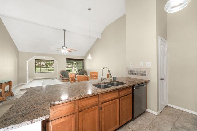 702 W Country Grove Circle, Pearland, TX 77584
