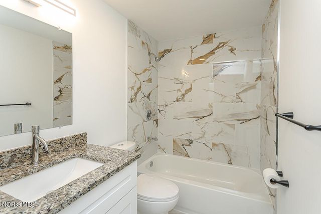 5054 Kitchener Drive, Toledo, OH 43615