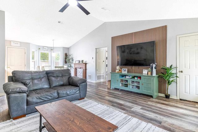 6332 Jason Dr, Milton, FL 32570