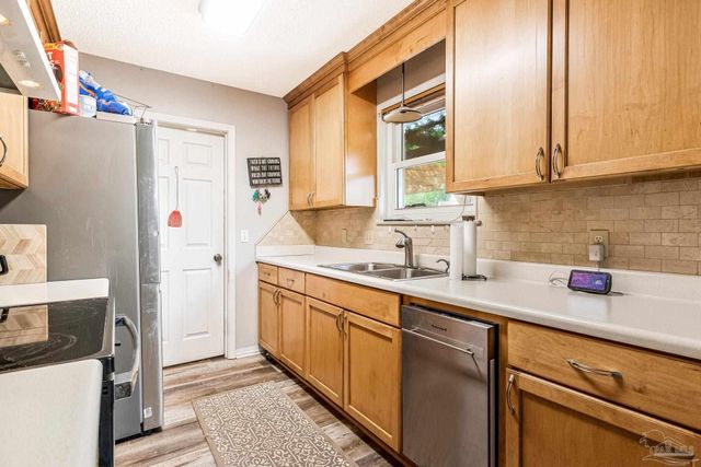 6332 Jason Dr, Milton, FL 32570