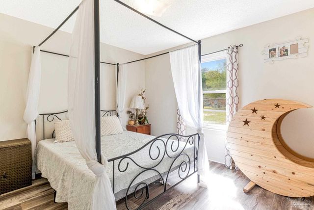 6332 Jason Dr, Milton, FL 32570