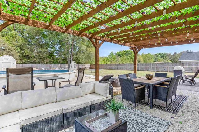 6332 Jason Dr, Milton, FL 32570