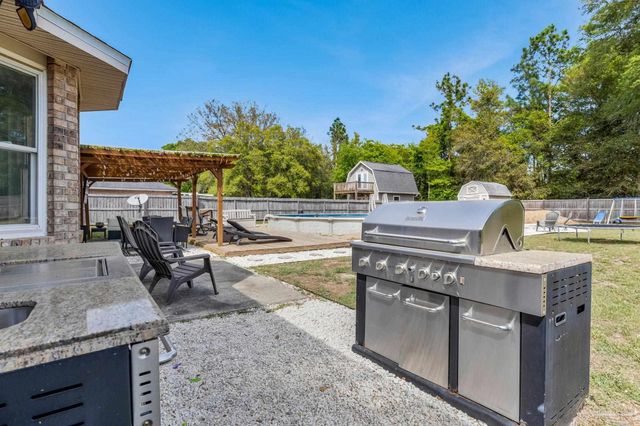 6332 Jason Dr, Milton, FL 32570