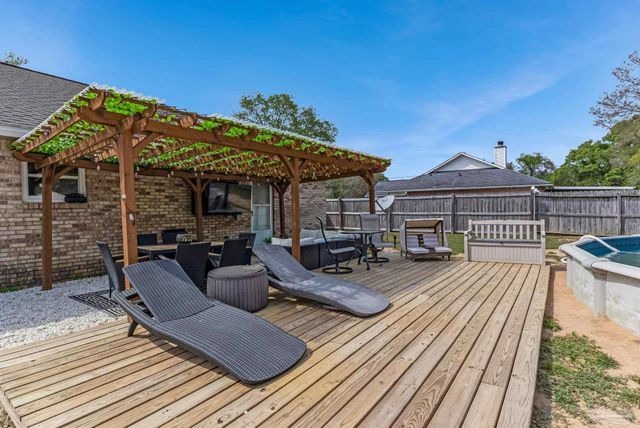 6332 Jason Dr, Milton, FL 32570