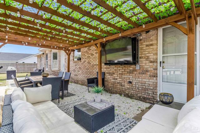 6332 Jason Dr, Milton, FL 32570