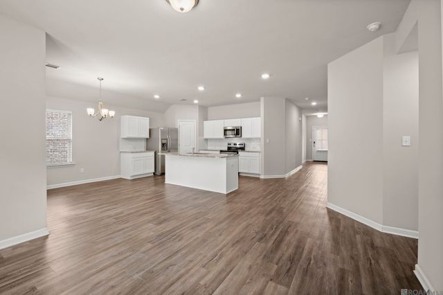 8278 Fairlane Dr, Denham Springs, LA 70726