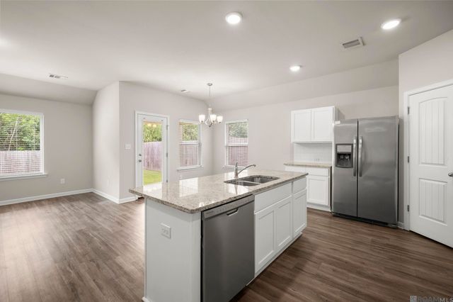 8278 Fairlane Dr, Denham Springs, LA 70726