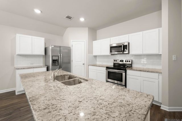 8278 Fairlane Dr, Denham Springs, LA 70726