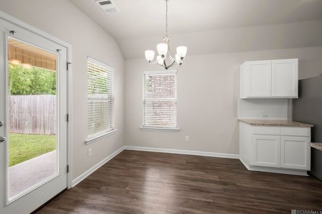 8278 Fairlane Dr, Denham Springs, LA 70726