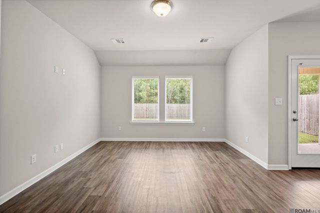 8278 Fairlane Dr, Denham Springs, LA 70726