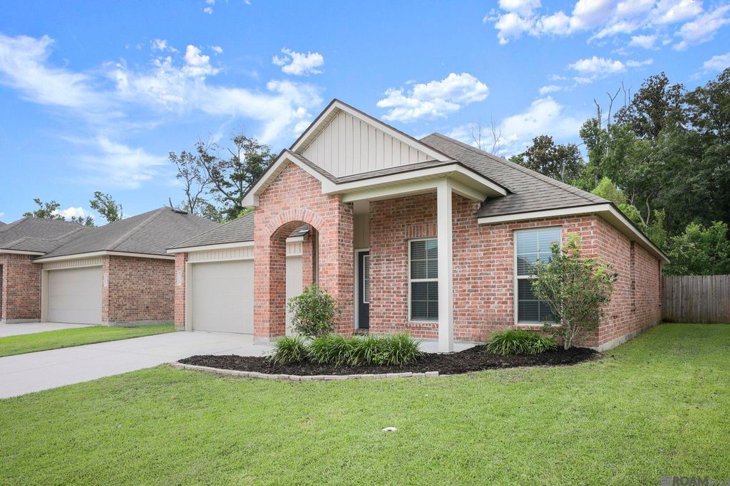 8278 Fairlane Dr, Denham Springs, LA 70726