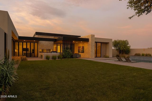 8528 E CLYDESDALE Trail, Scottsdale, AZ 85258