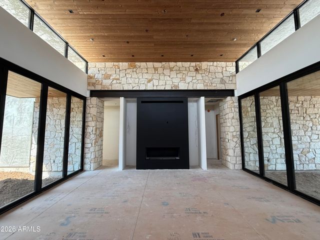 8528 E CLYDESDALE Trail, Scottsdale, AZ 85258