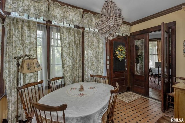 817 W 7TH Street, Davenport, IA 52802