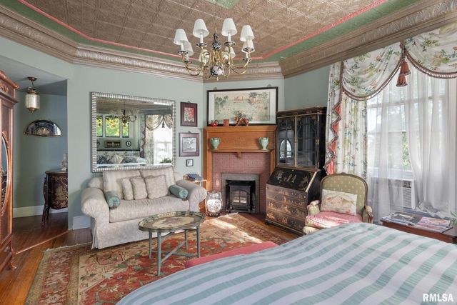 817 W 7TH Street, Davenport, IA 52802