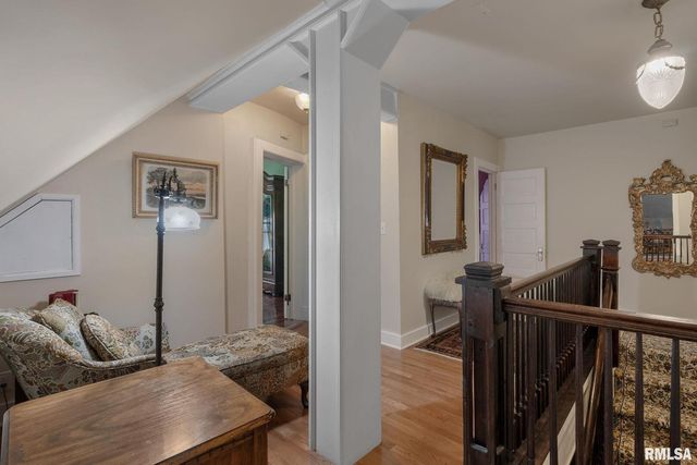 817 W 7TH Street, Davenport, IA 52802