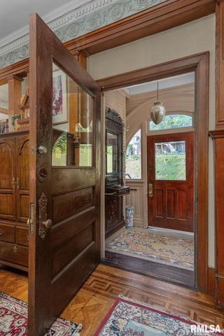 817 W 7TH Street, Davenport, IA 52802