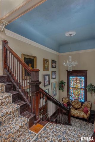 817 W 7TH Street, Davenport, IA 52802